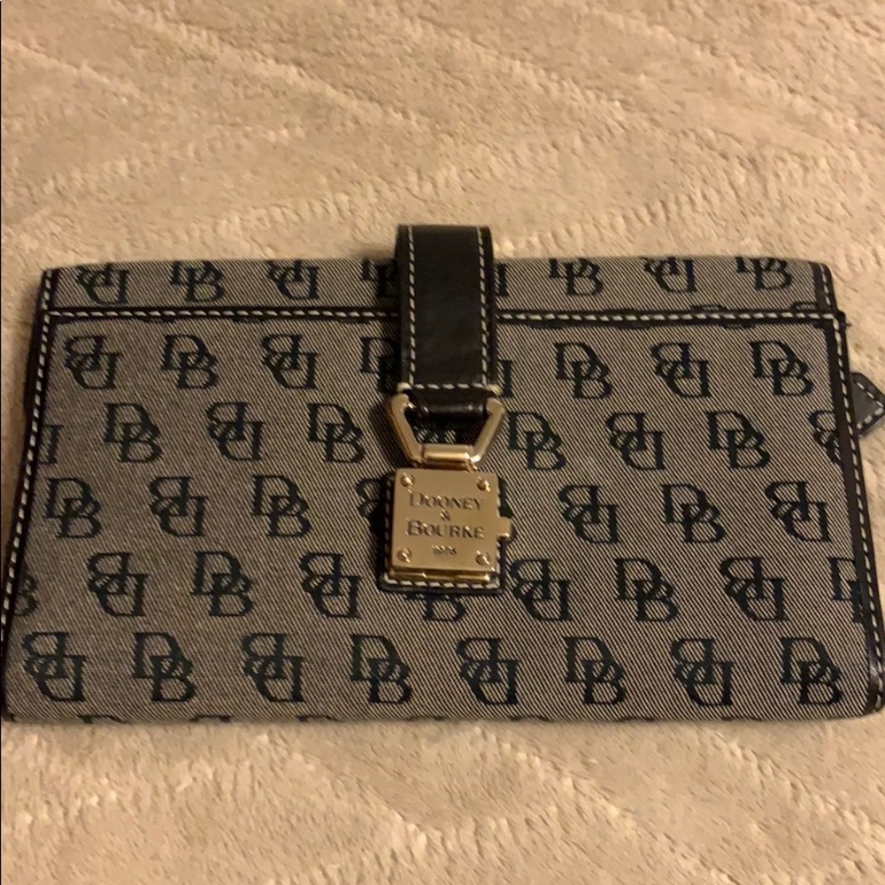 Dooney & Bourke wallet